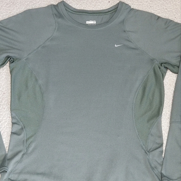 NikeFit Dry Stretchy Fitted Sage Green Vented  Base Layer Top- Nike+ Size Small - Picture 5 of 11